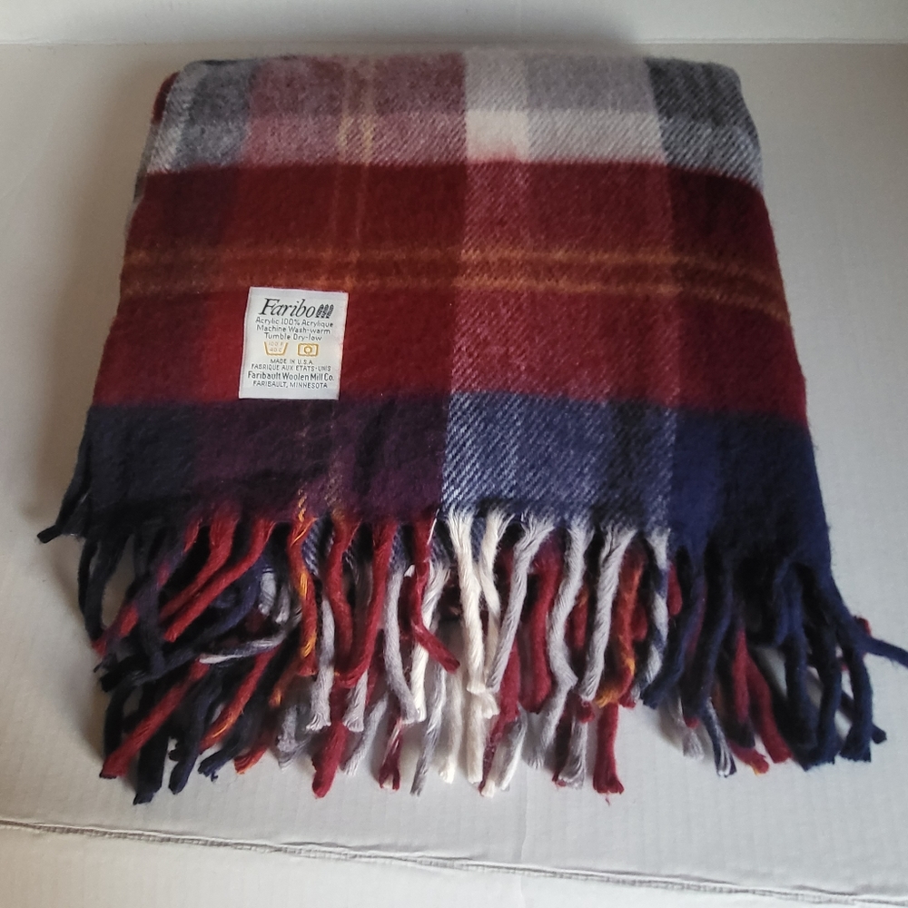 Vintage Fabrio Faribault Woolen Mill Company Plaid Stadium Blanket